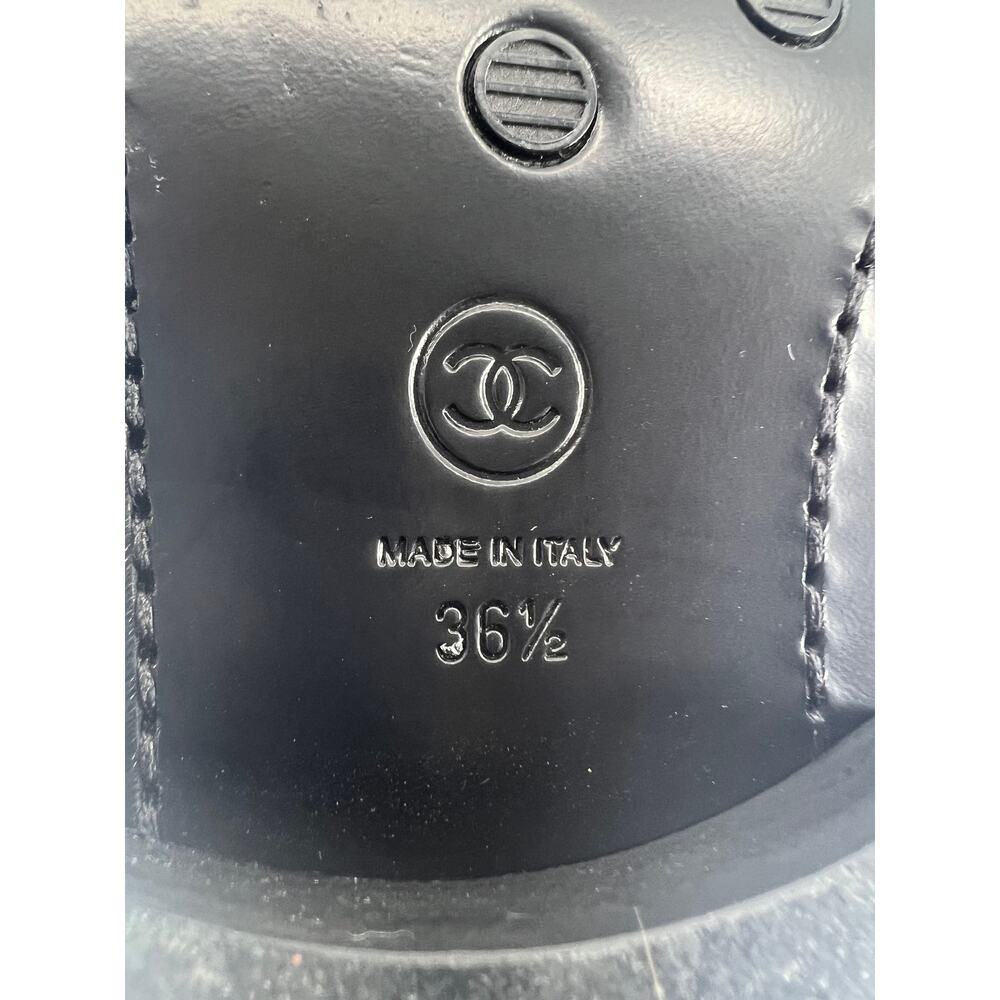 Chanel 2021 Interlocking CC Cap Toe Tweed Logo Combat Boots - Picture 15 of 16